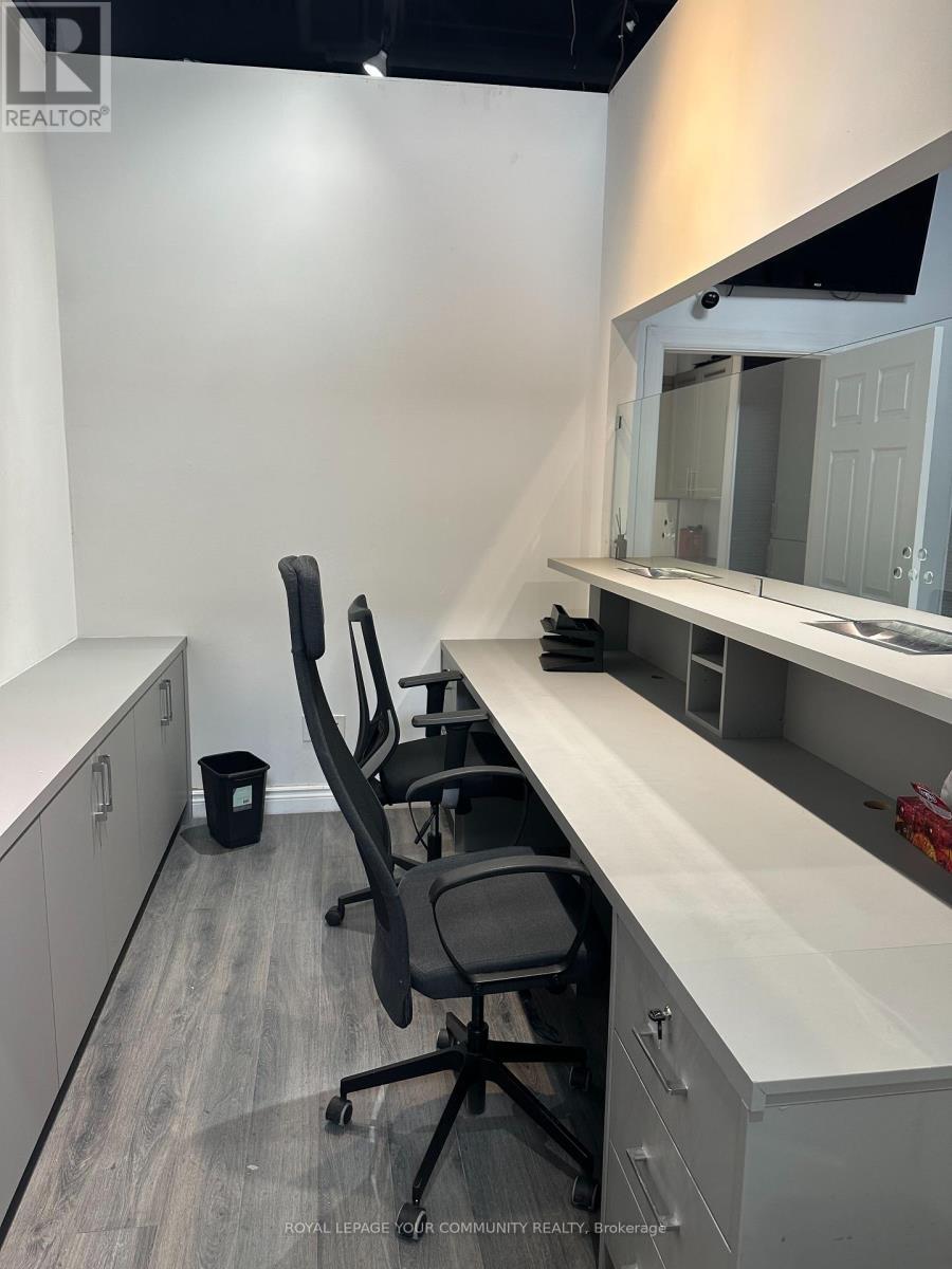 












18 - 7181 YONGE STREET

,
Markham,




Ontario
L3T0C7

