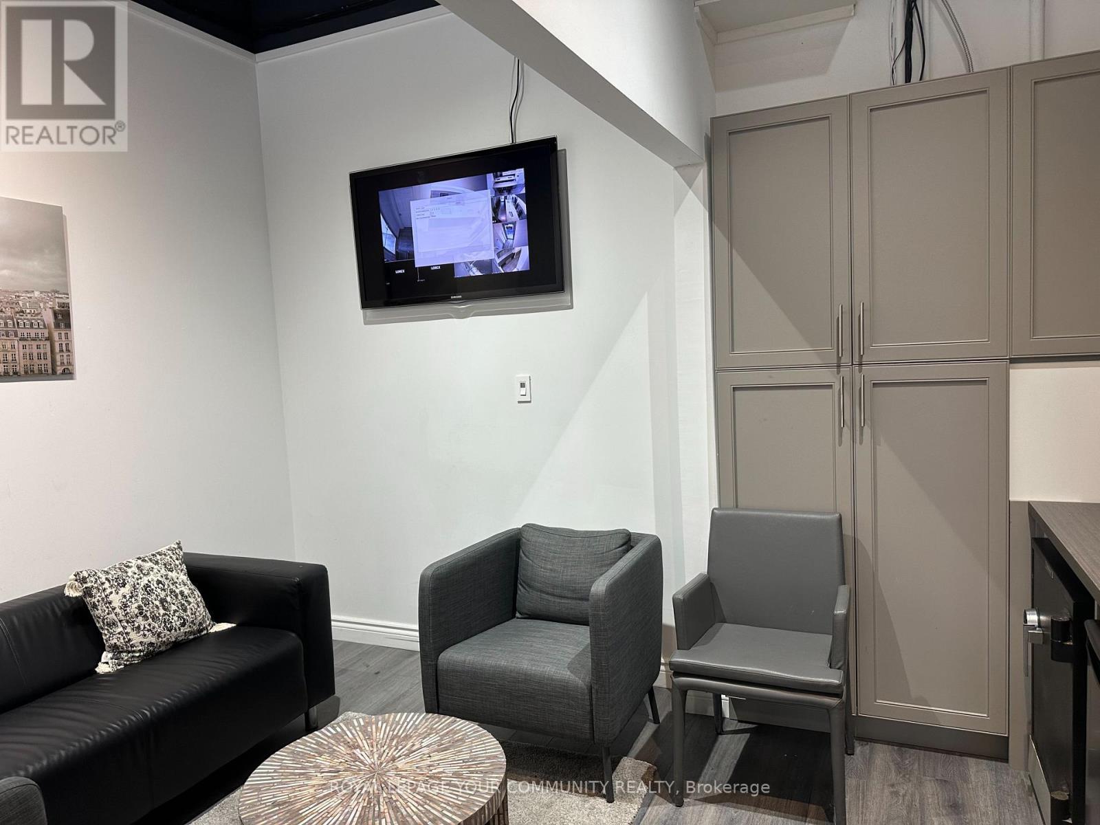 












18 - 7181 YONGE STREET

,
Markham,




Ontario
L3T0C7

