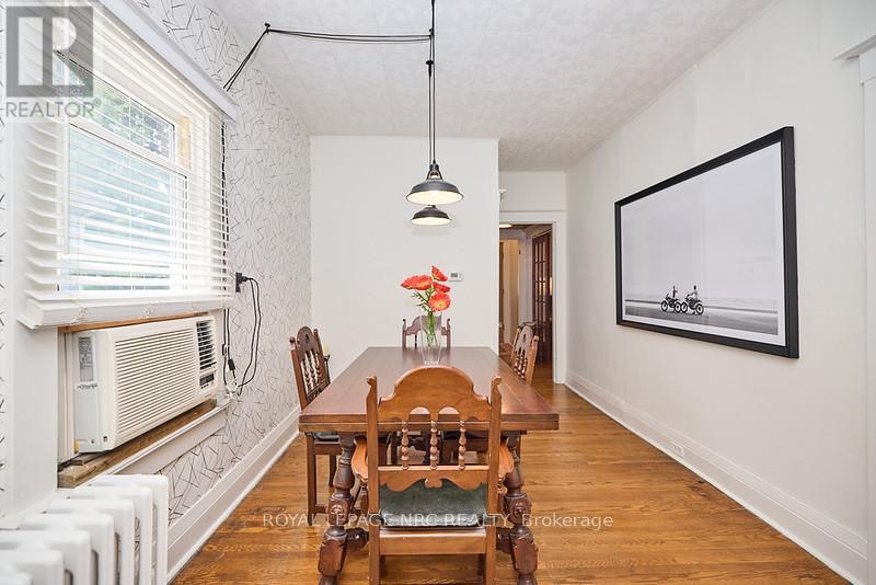 












54 HENRY STREET

,
St. Catharines (Downtown),




Ontario
L2R5T9

