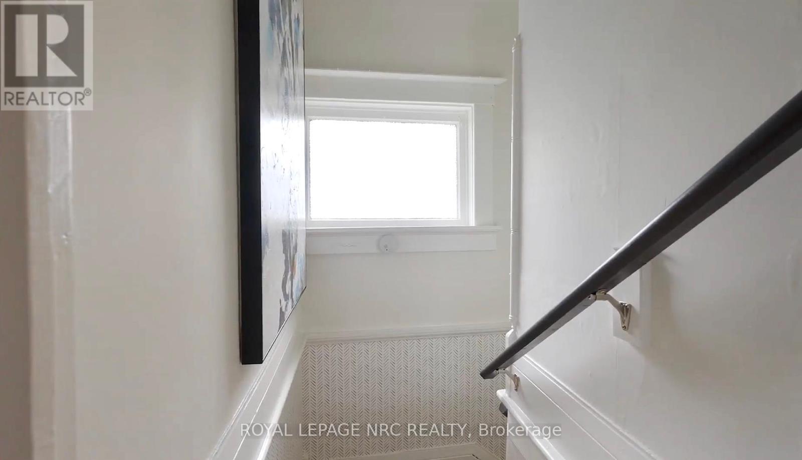












54 HENRY STREET

,
St. Catharines (Downtown),




Ontario
L2R5T9

