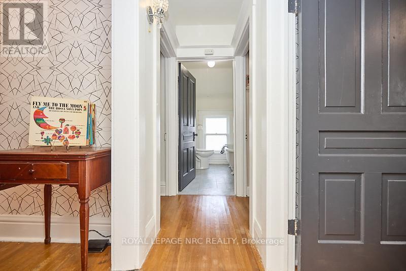 












54 HENRY STREET

,
St. Catharines (Downtown),




Ontario
L2R5T9

