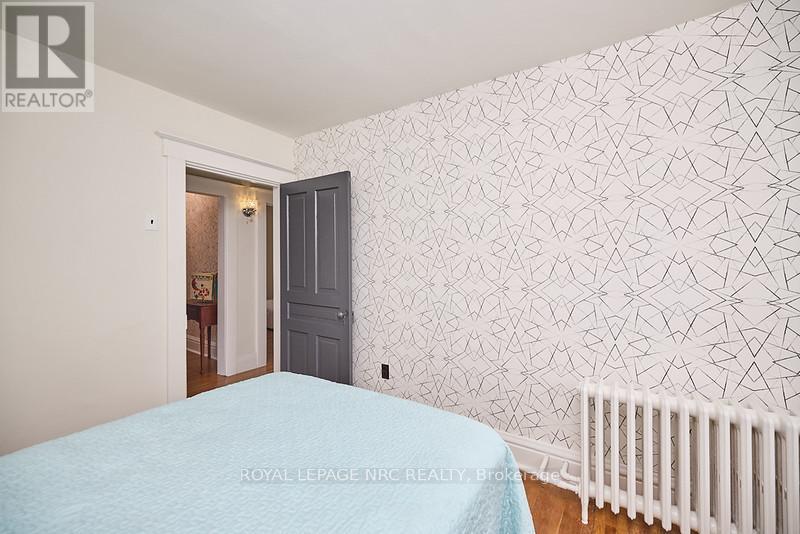 












54 HENRY STREET

,
St. Catharines (Downtown),




Ontario
L2R5T9

