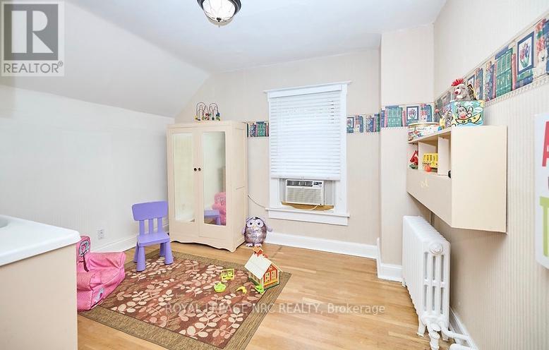 












54 HENRY STREET

,
St. Catharines (Downtown),




Ontario
L2R5T9

