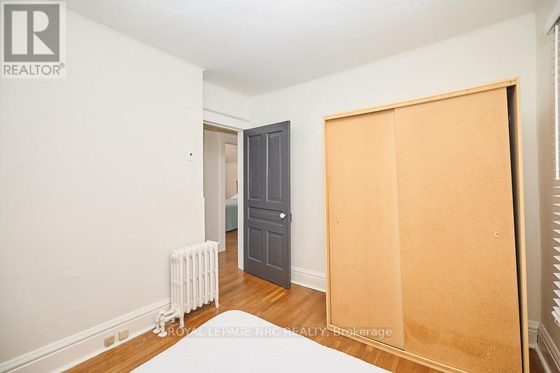 












54 HENRY STREET

,
St. Catharines (Downtown),




Ontario
L2R5T9


