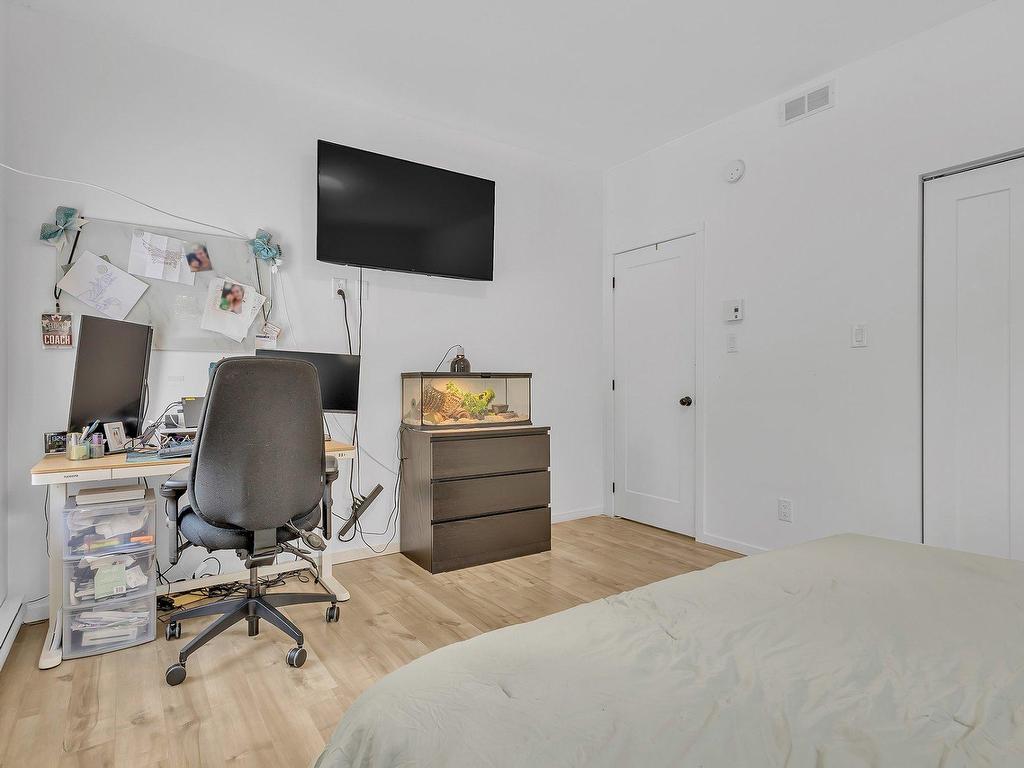 









468


Ch. Blackburn

,
Val-des-Monts,




QC
J8N6E1

