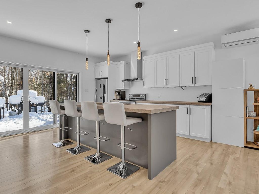 









468


Ch. Blackburn

,
Val-des-Monts,




QC
J8N6E1


