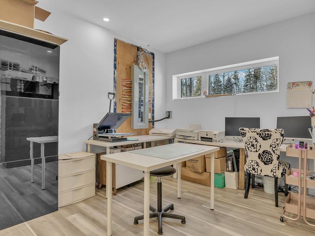 









468


Ch. Blackburn

,
Val-des-Monts,




QC
J8N6E1

