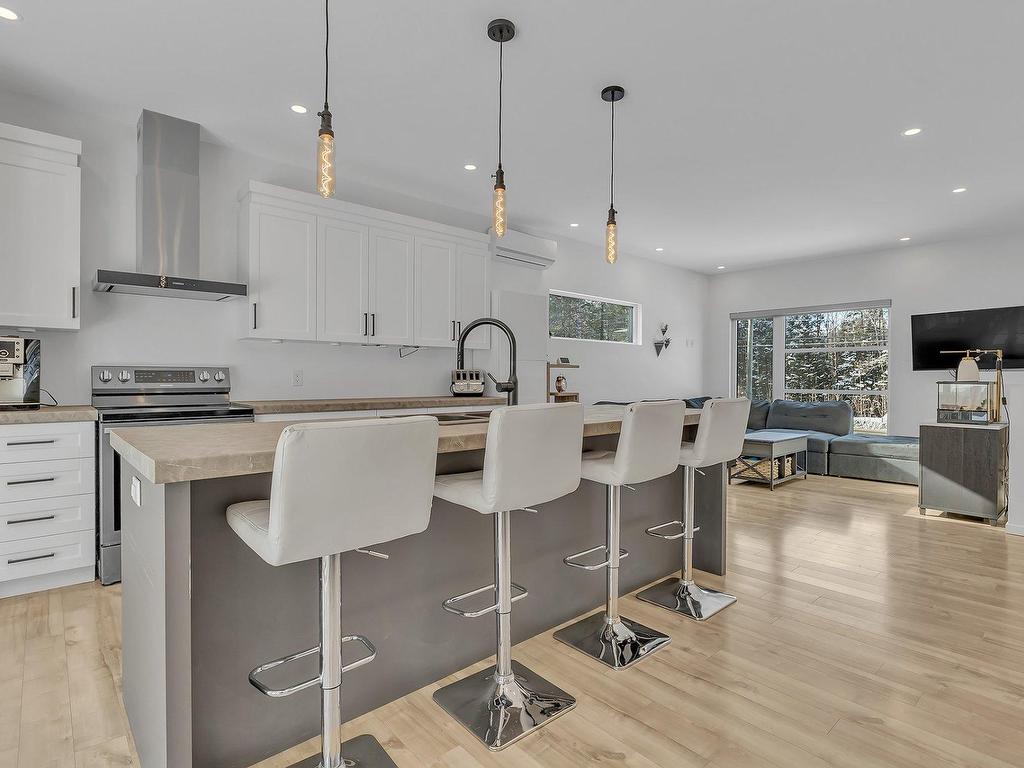









468


Ch. Blackburn

,
Val-des-Monts,




QC
J8N6E1

