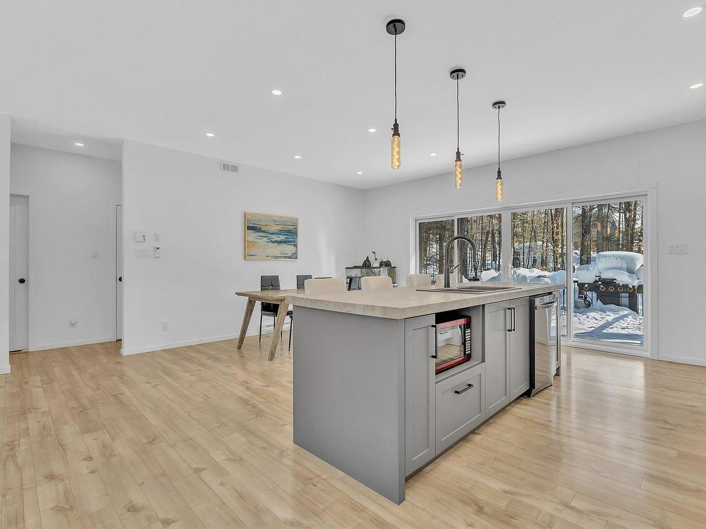 









468


Ch. Blackburn

,
Val-des-Monts,




QC
J8N6E1

