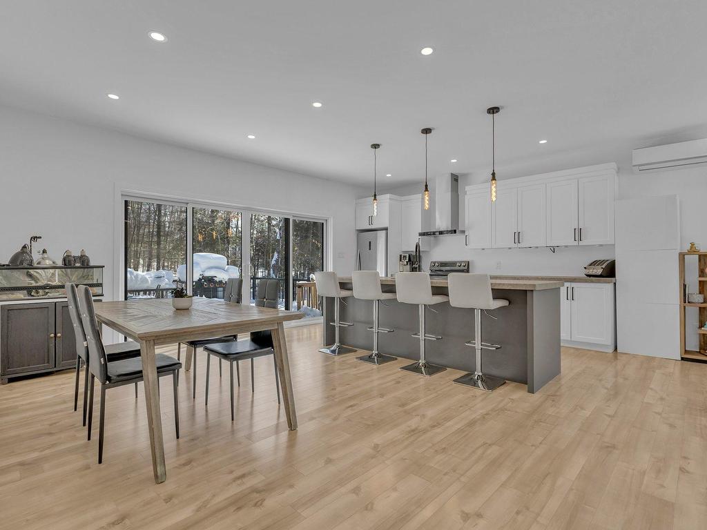 









468


Ch. Blackburn

,
Val-des-Monts,




QC
J8N6E1


