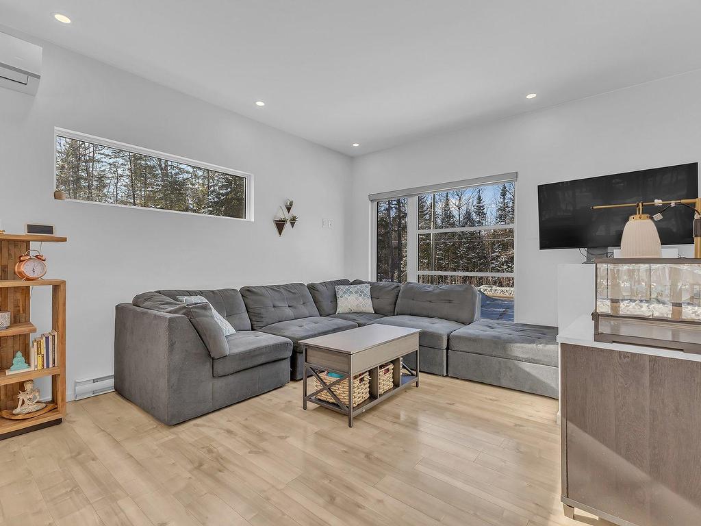 









468


Ch. Blackburn

,
Val-des-Monts,




QC
J8N6E1

