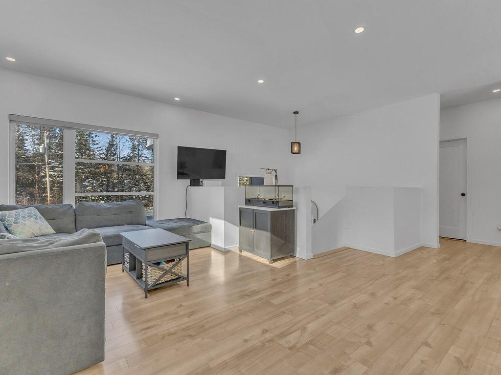 









468


Ch. Blackburn

,
Val-des-Monts,




QC
J8N6E1

