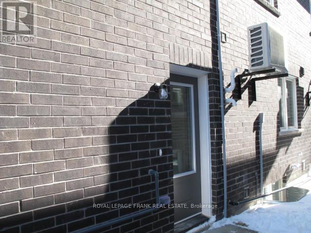 












1 - 323 ANDERSON AVENUE

,
Oshawa (McLaughlin),




Ontario
L1J2N8

