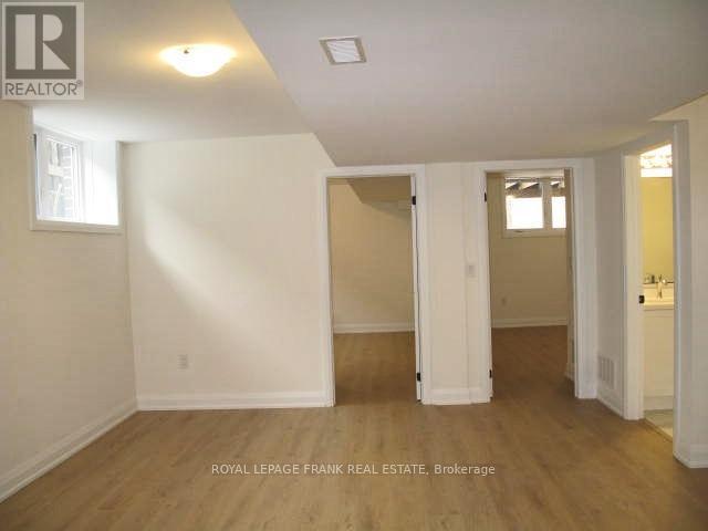 












1 - 323 ANDERSON AVENUE

,
Oshawa (McLaughlin),




Ontario
L1J2N8

