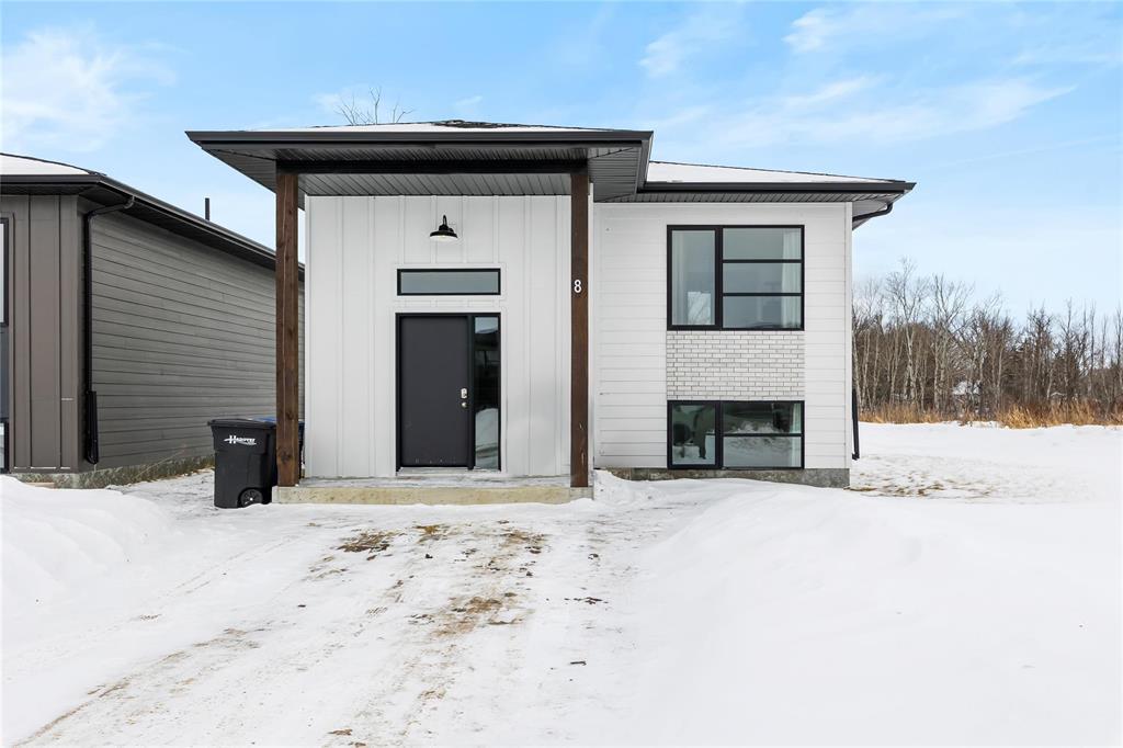 












8 Lindsay Cove

,
Kleefeld,




Manitoba
R0A0V2

