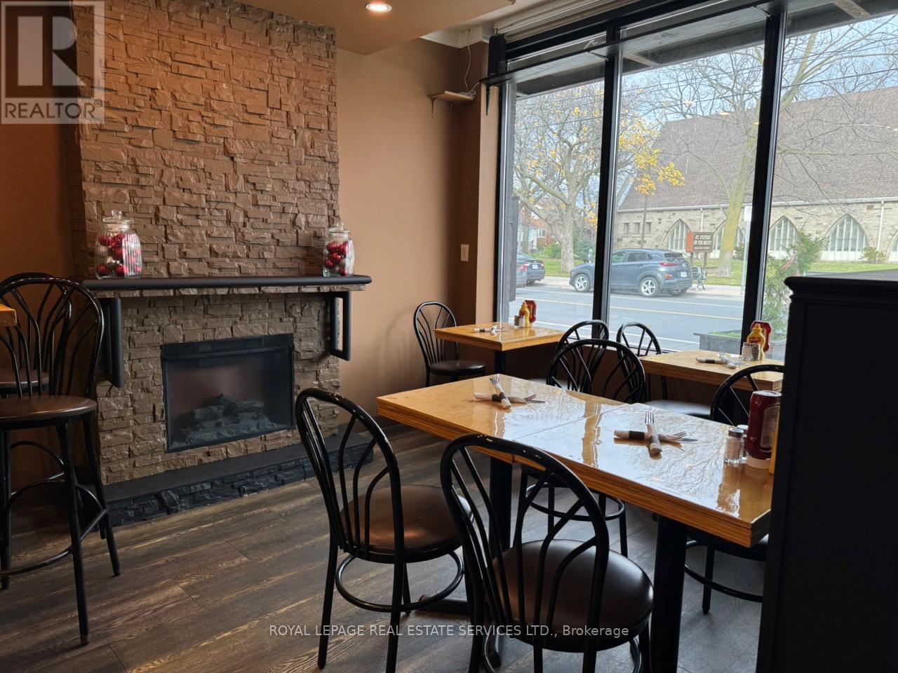 












638 CONCESSION STREET

,
Hamilton,




Ontario
L8V1B5

