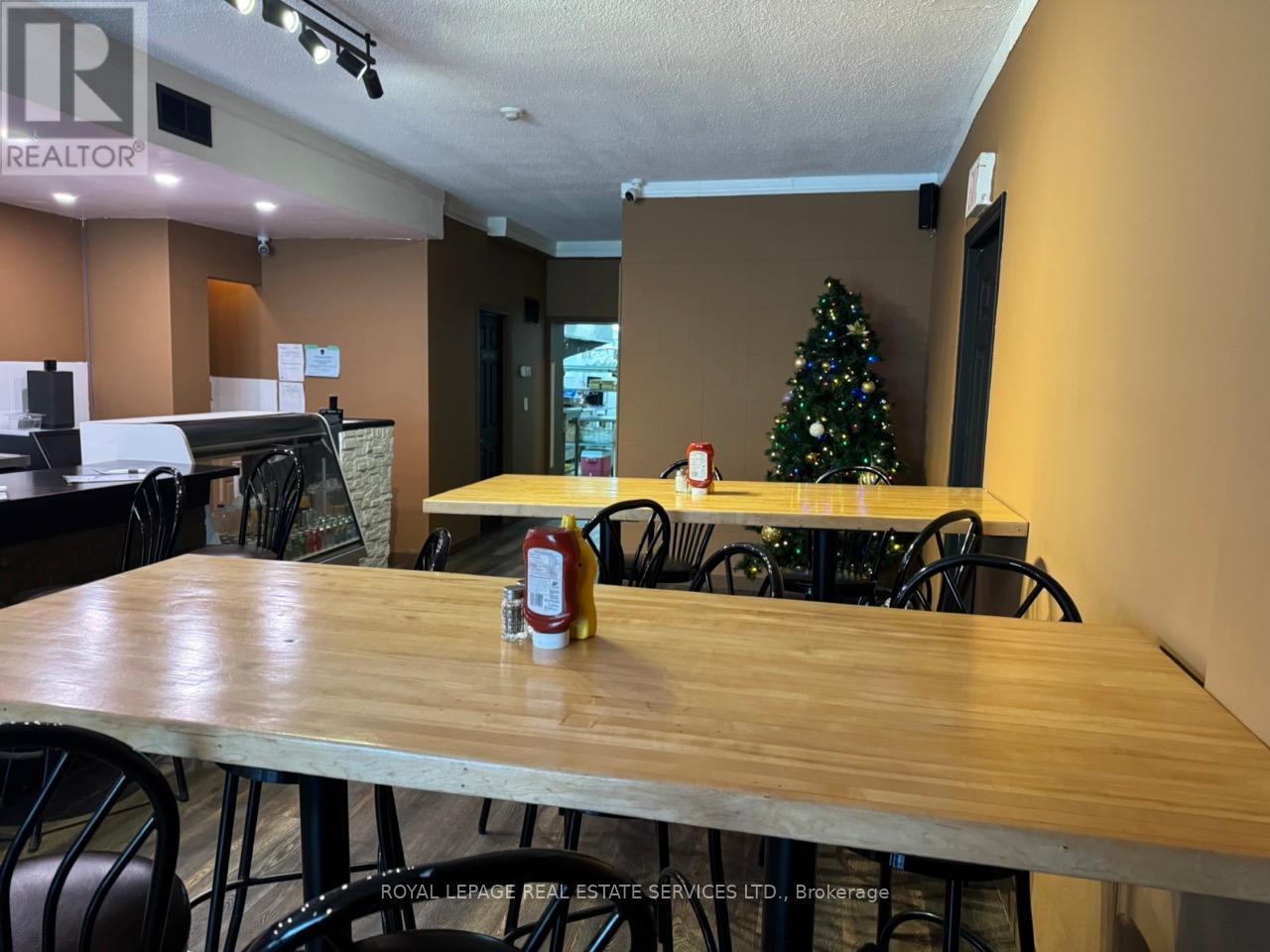 












638 CONCESSION STREET

,
Hamilton,




Ontario
L8V1B5

