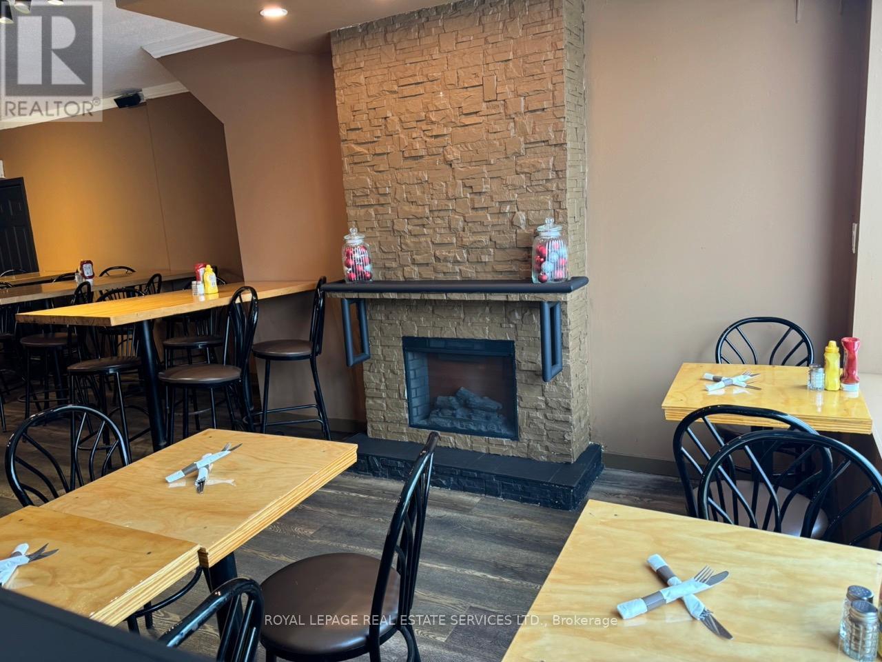 












638 CONCESSION STREET

,
Hamilton,




Ontario
L8V1B5

