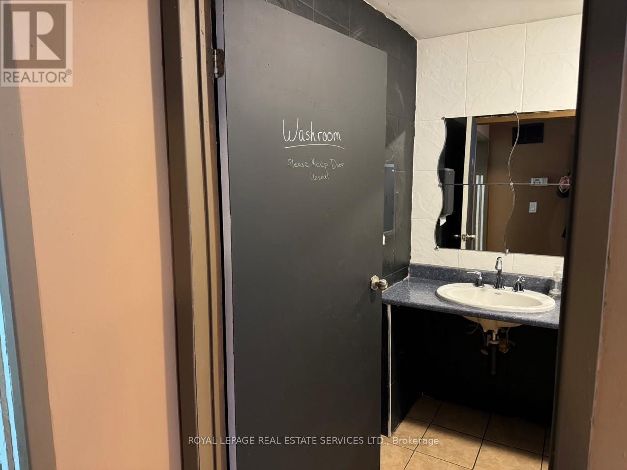 












638 CONCESSION STREET

,
Hamilton,




Ontario
L8V1B5


