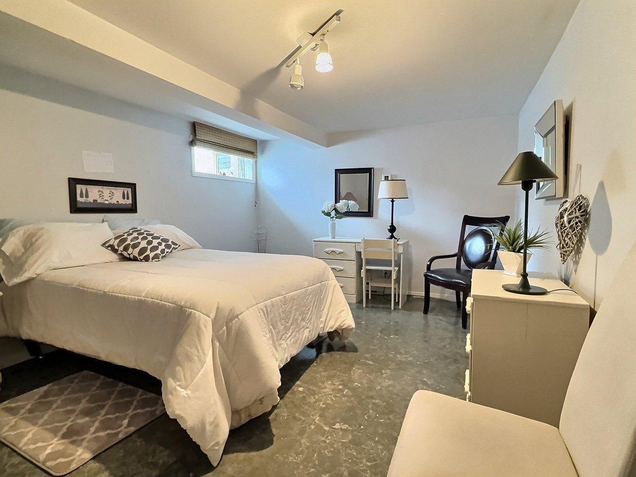 









46

 - 46A


Rue Principale S.

,
La Patrie,




QC
J0B1Y0

