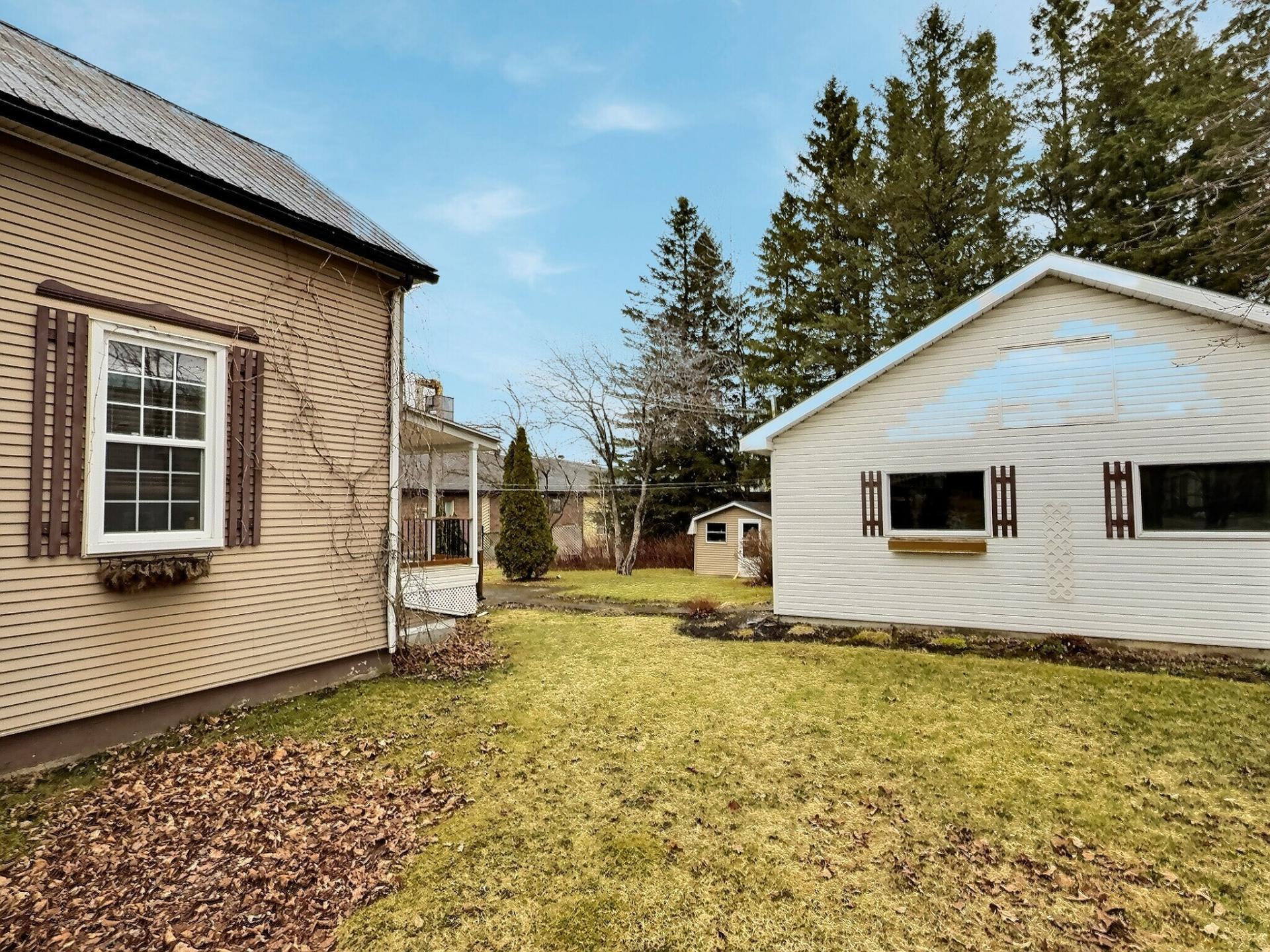 









46

 - 46A


Rue Principale S.

,
La Patrie,




QC
J0B1Y0

