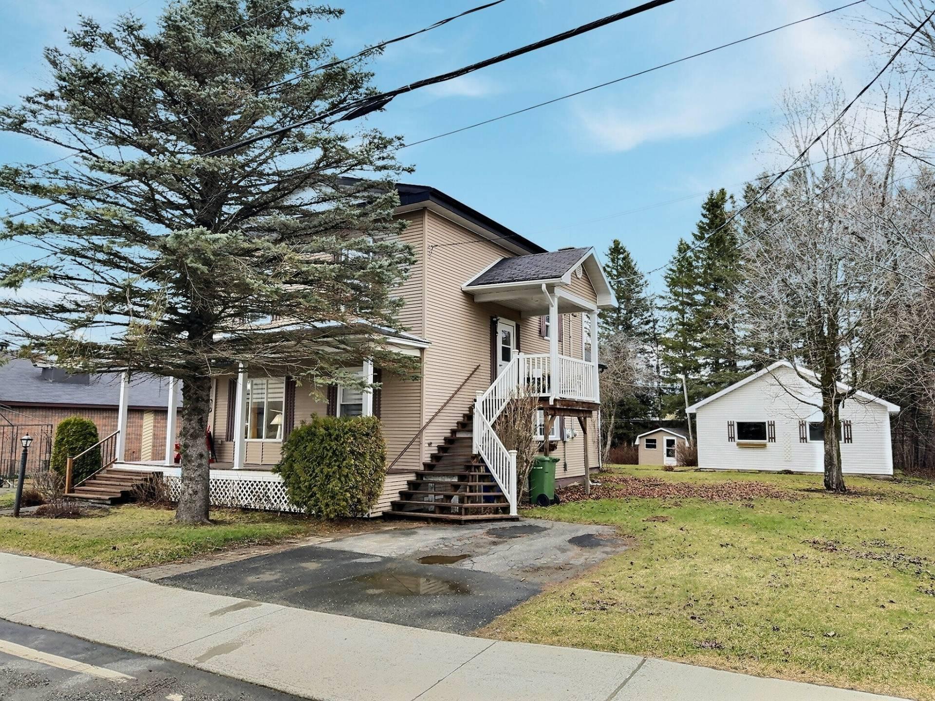 









46

 - 46A


Rue Principale S.

,
La Patrie,




QC
J0B1Y0


