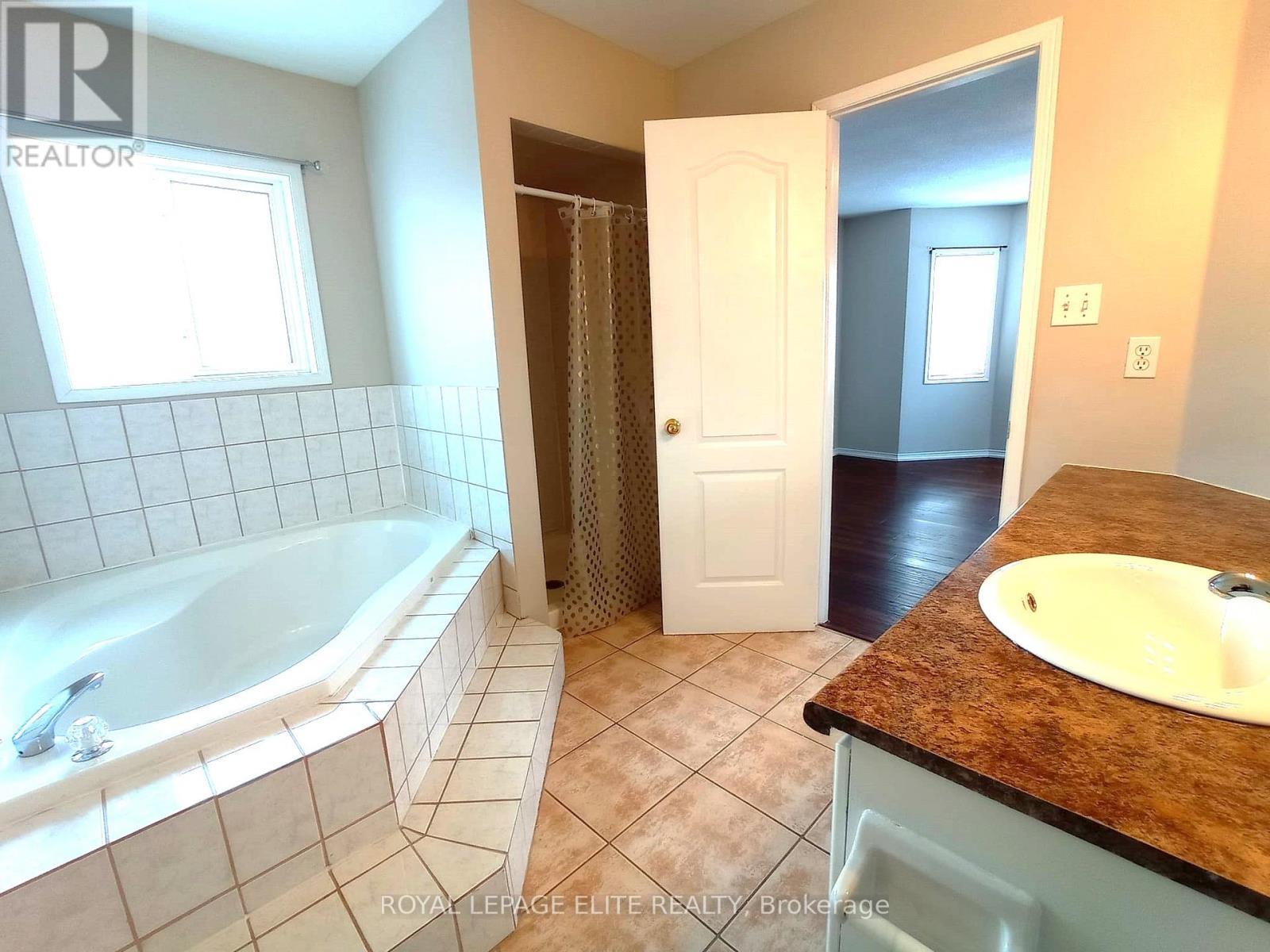 












1278 SANDPIPER ROAD

,
Oakville,




Ontario
L6M3V7


