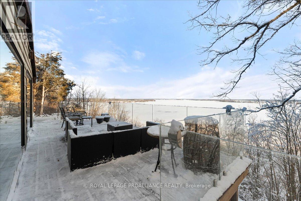 












23 SIDNEY SHORE LANE

,
Prince Edward County (Sophiasburgh),




Ontario
K0K2T0

