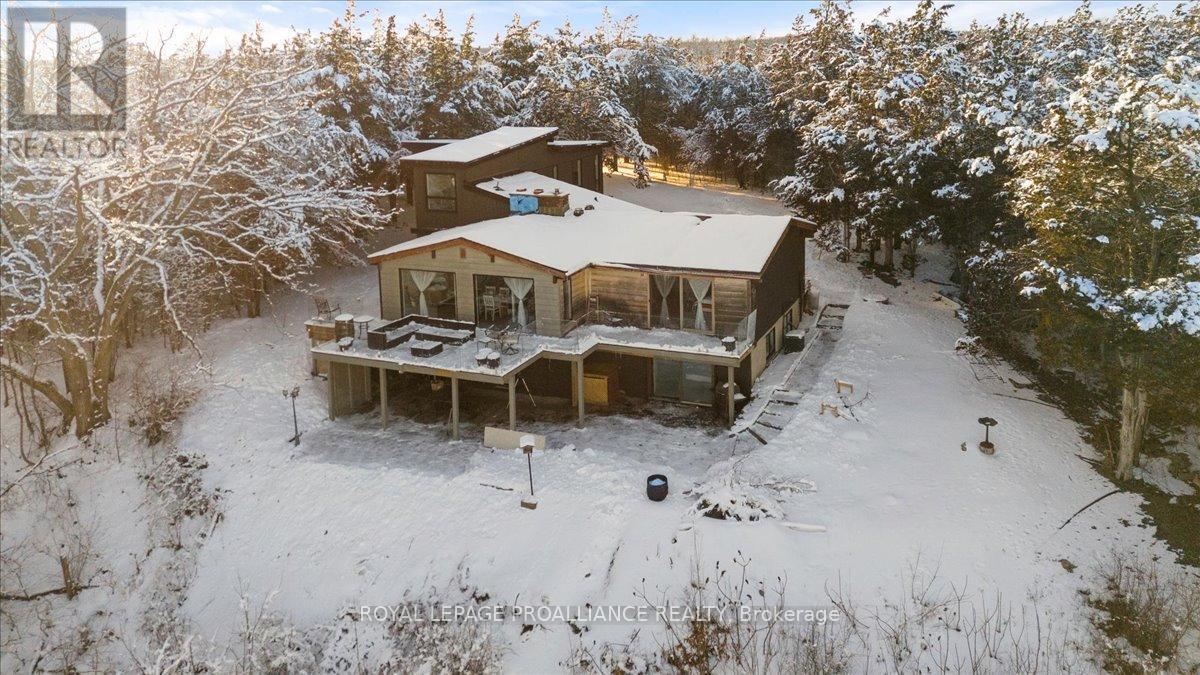 












23 SIDNEY SHORE LANE

,
Prince Edward County (Sophiasburgh),




Ontario
K0K2T0

