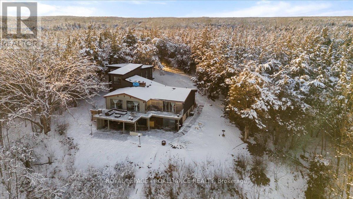 












23 SIDNEY SHORE LANE

,
Prince Edward County (Sophiasburgh),




Ontario
K0K2T0

