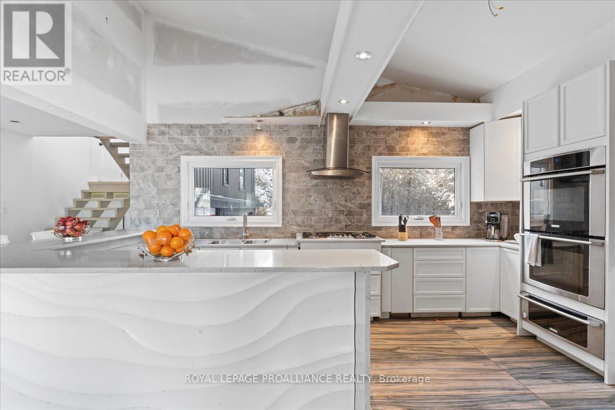 












23 SIDNEY SHORE LANE

,
Prince Edward County (Sophiasburgh),




Ontario
K0K2T0

