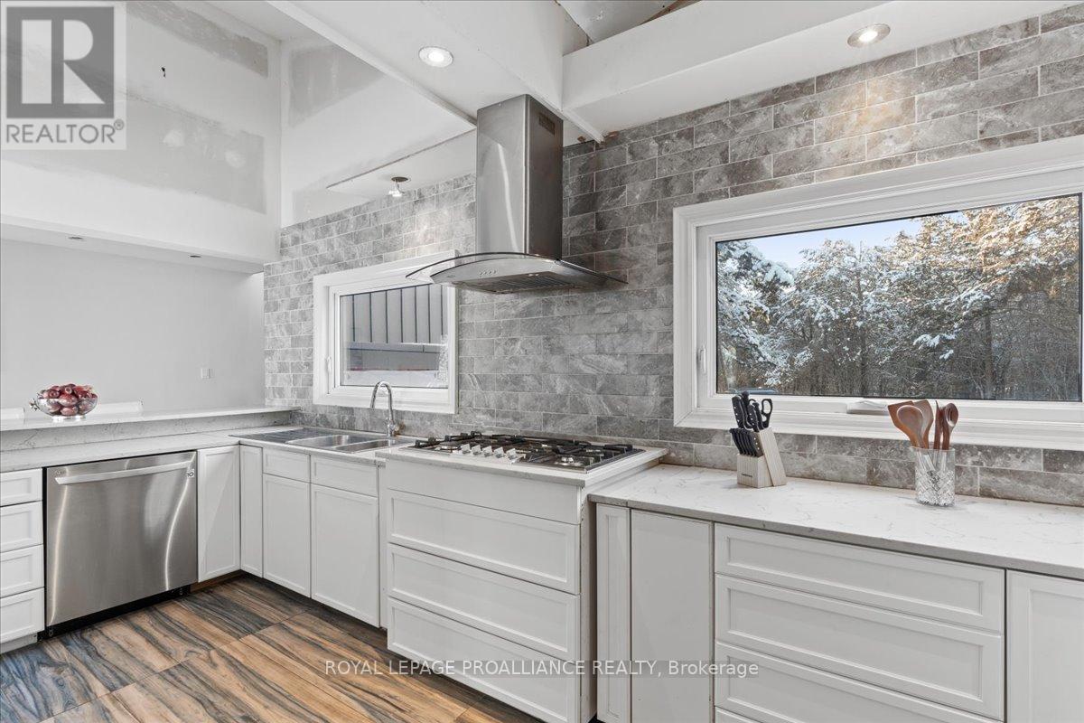 












23 SIDNEY SHORE LANE

,
Prince Edward County (Sophiasburgh),




Ontario
K0K2T0

