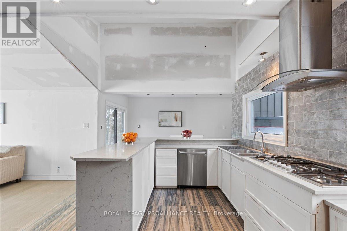 












23 SIDNEY SHORE LANE

,
Prince Edward County (Sophiasburgh),




Ontario
K0K2T0

