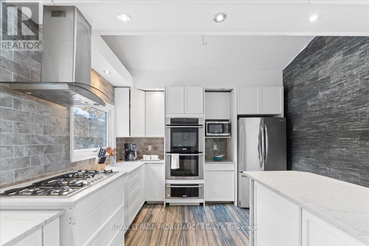 












23 SIDNEY SHORE LANE

,
Prince Edward County (Sophiasburgh),




Ontario
K0K2T0

