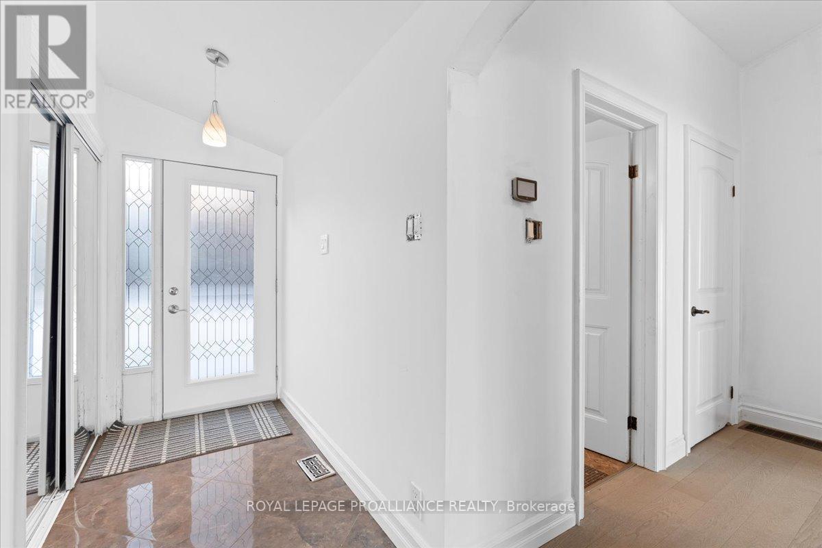 












23 SIDNEY SHORE LANE

,
Prince Edward County (Sophiasburgh),




Ontario
K0K2T0

