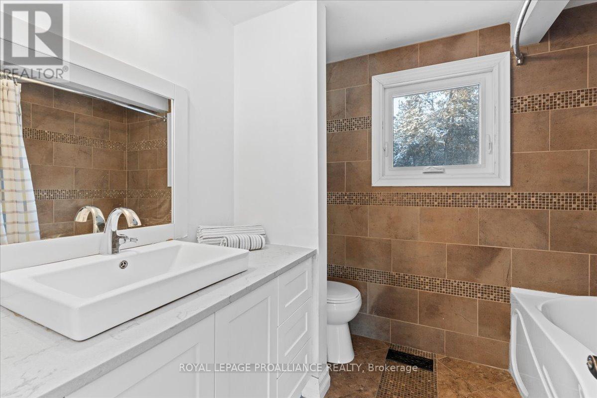 












23 SIDNEY SHORE LANE

,
Prince Edward County (Sophiasburgh),




Ontario
K0K2T0

