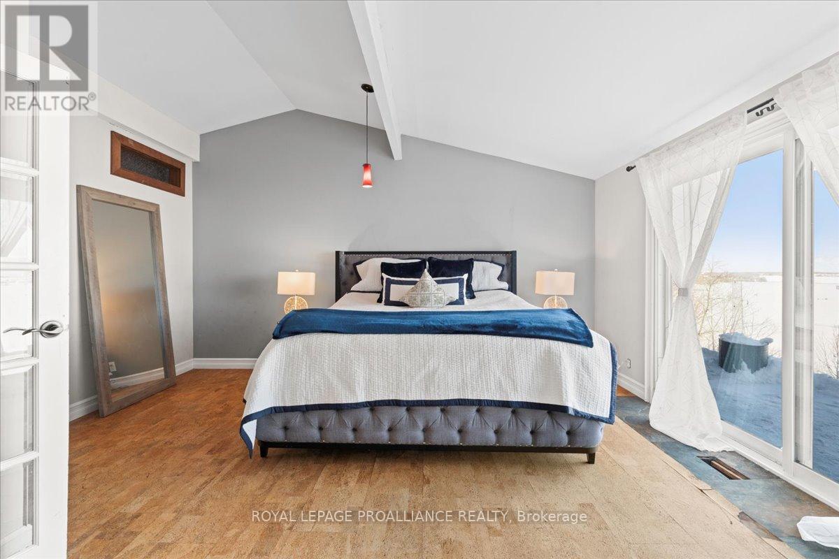 












23 SIDNEY SHORE LANE

,
Prince Edward County (Sophiasburgh),




Ontario
K0K2T0

