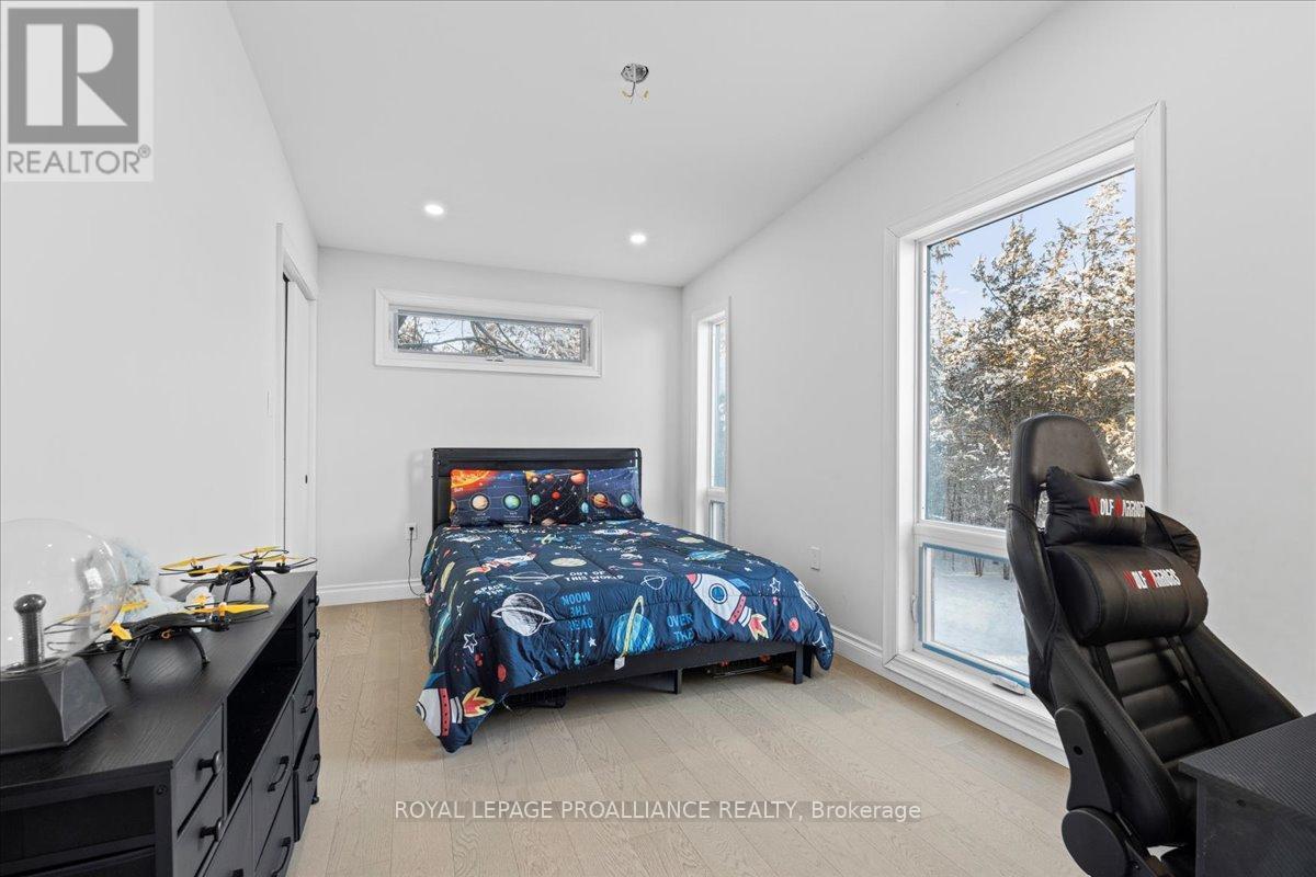 












23 SIDNEY SHORE LANE

,
Prince Edward County (Sophiasburgh),




Ontario
K0K2T0


