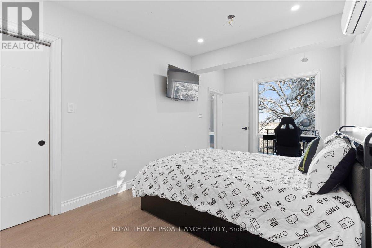 












23 SIDNEY SHORE LANE

,
Prince Edward County (Sophiasburgh),




Ontario
K0K2T0

