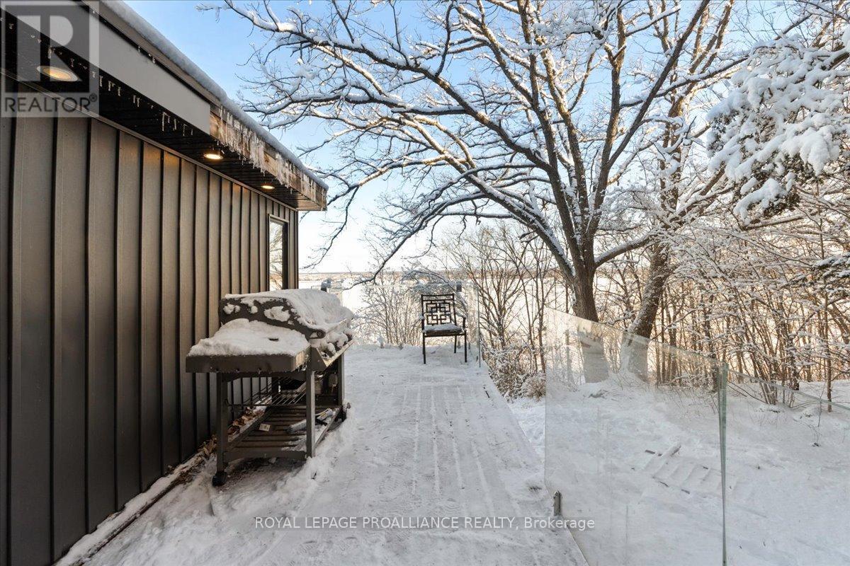 












23 SIDNEY SHORE LANE

,
Prince Edward County (Sophiasburgh),




Ontario
K0K2T0

