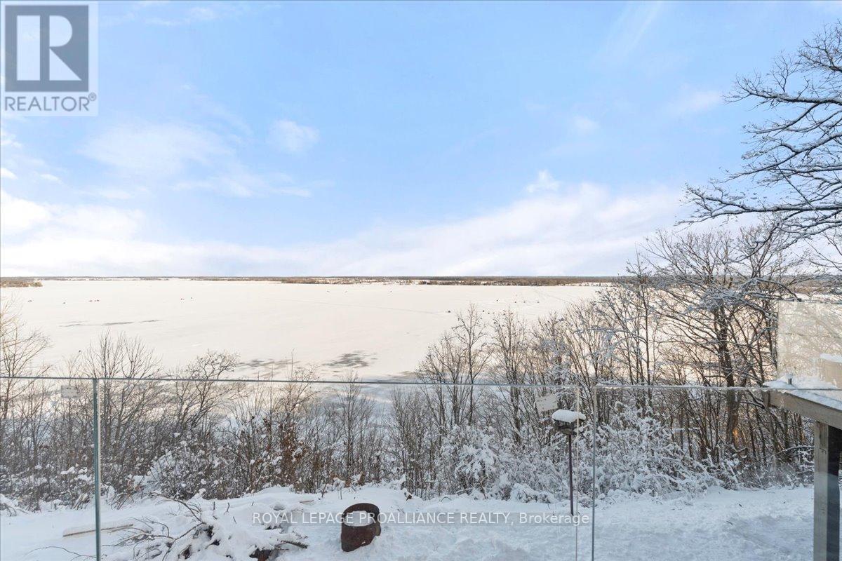 












23 SIDNEY SHORE LANE

,
Prince Edward County (Sophiasburgh),




Ontario
K0K2T0

