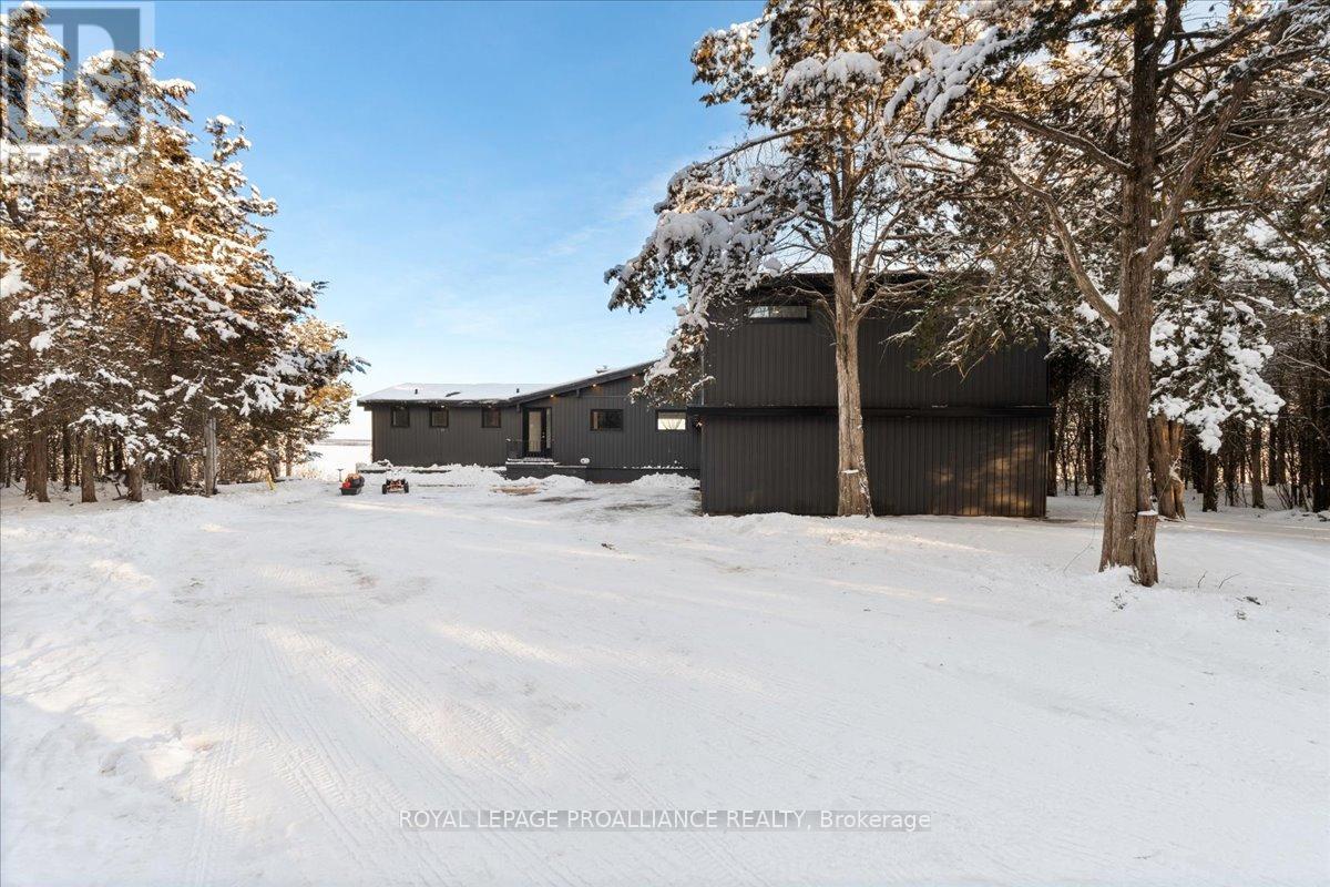 












23 SIDNEY SHORE LANE

,
Prince Edward County (Sophiasburgh),




Ontario
K0K2T0

