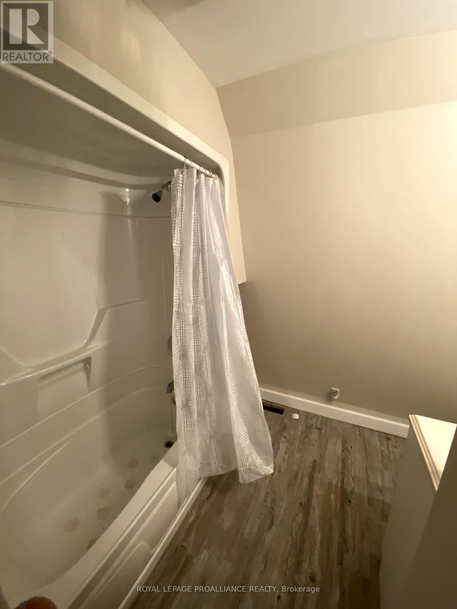 












23 SIDNEY SHORE LANE

,
Prince Edward County (Sophiasburgh),




Ontario
K0K2T0

