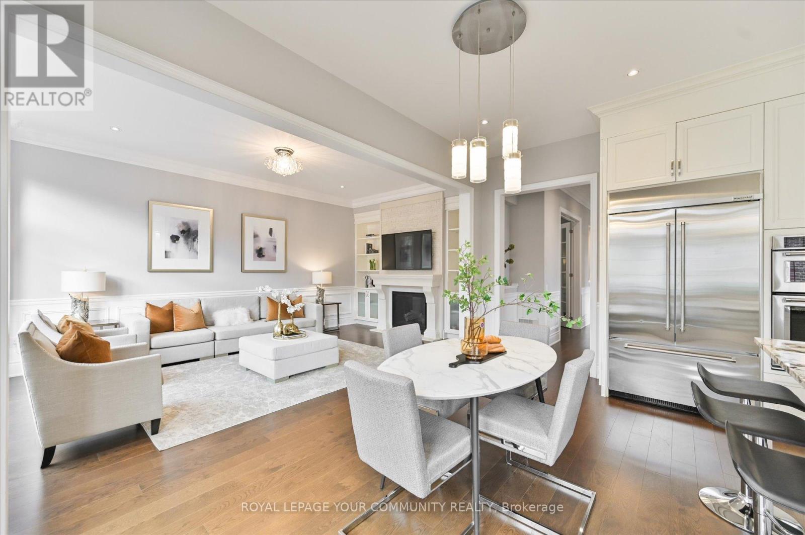 












38 PERRIGO COURT

,
Vaughan,




Ontario
L6A4W8

