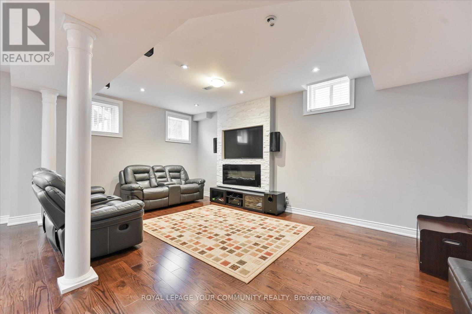












38 PERRIGO COURT

,
Vaughan,




Ontario
L6A4W8

