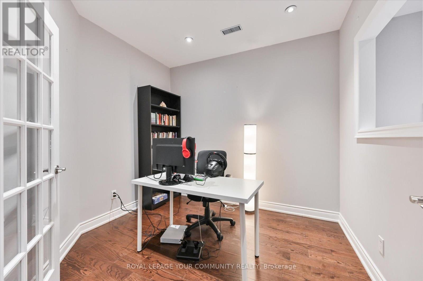 












38 PERRIGO COURT

,
Vaughan,




Ontario
L6A4W8

