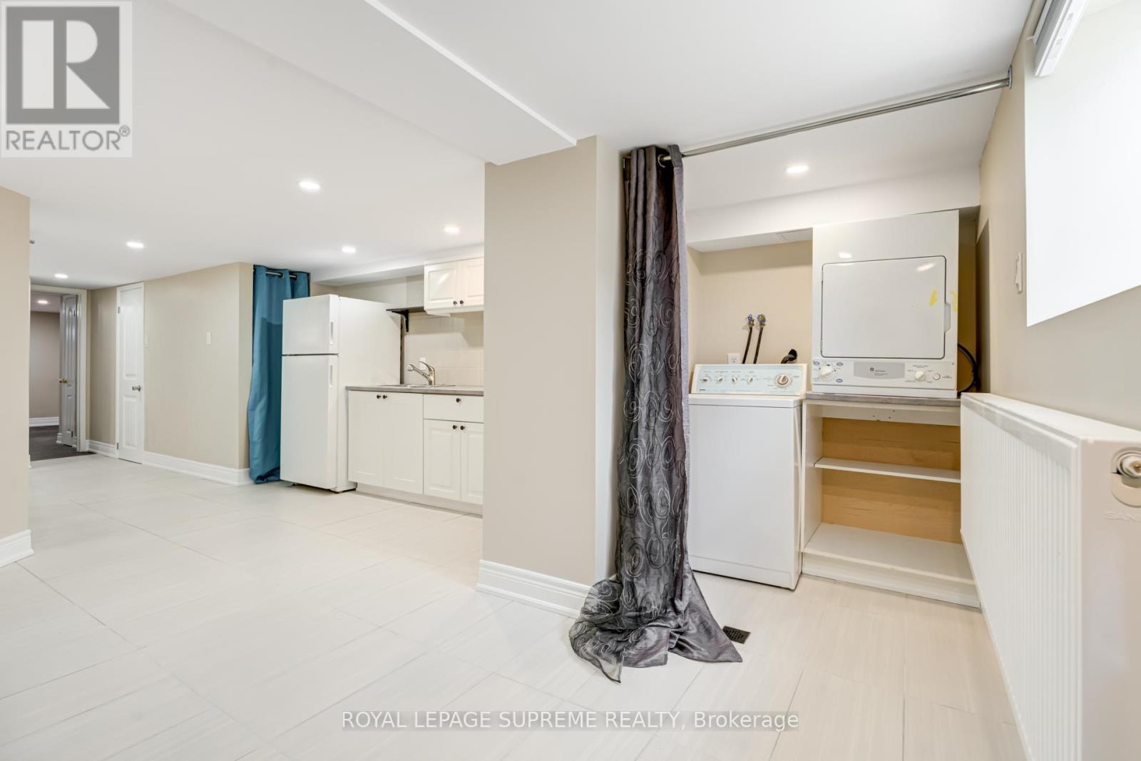 












BSMT - 98 BLACKTHORN AVENUE

,
Toronto,




Ontario
M6N3H6

