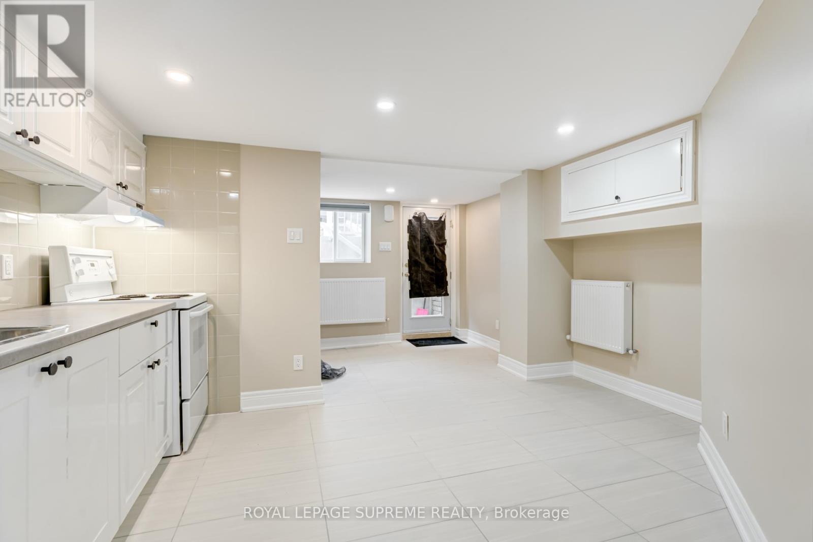 












BSMT - 98 BLACKTHORN AVENUE

,
Toronto,




Ontario
M6N3H6

