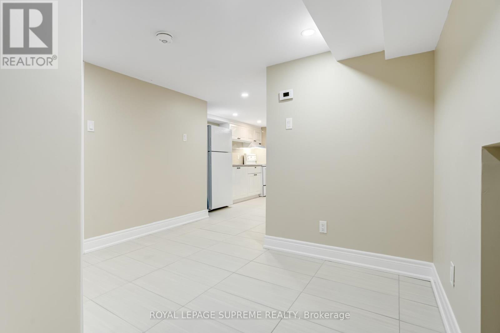 












BSMT - 98 BLACKTHORN AVENUE

,
Toronto,




Ontario
M6N3H6

