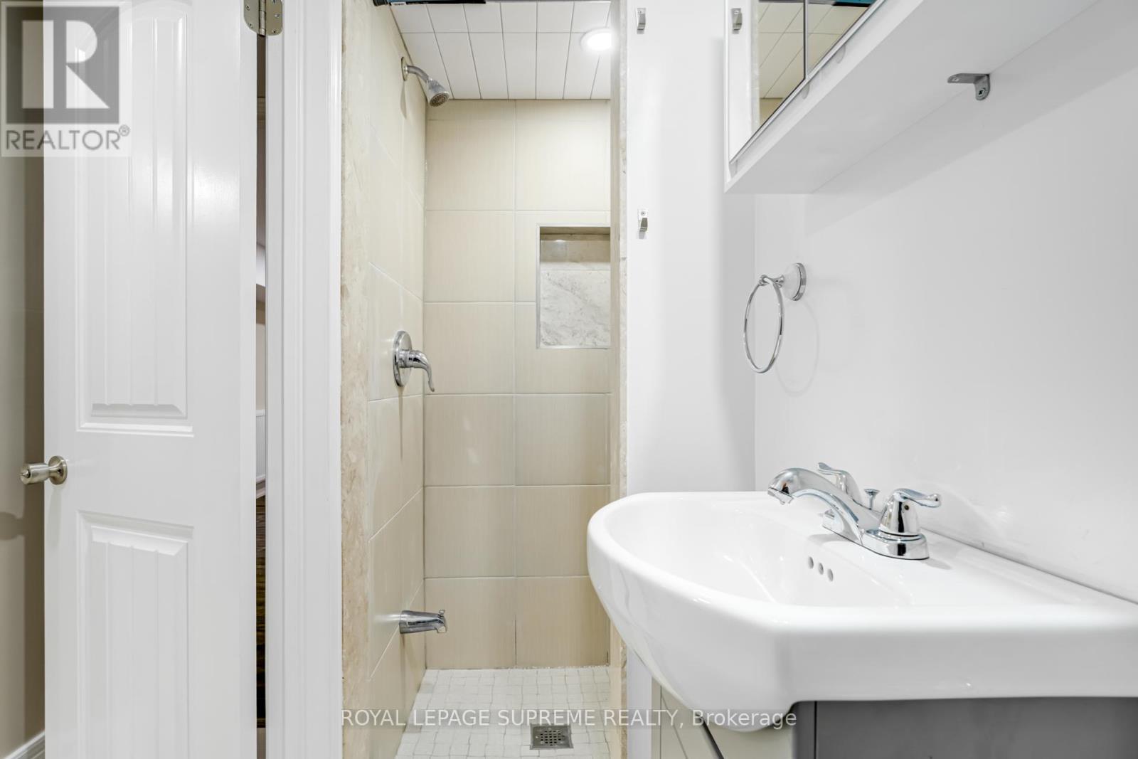 












BSMT - 98 BLACKTHORN AVENUE

,
Toronto,




Ontario
M6N3H6

